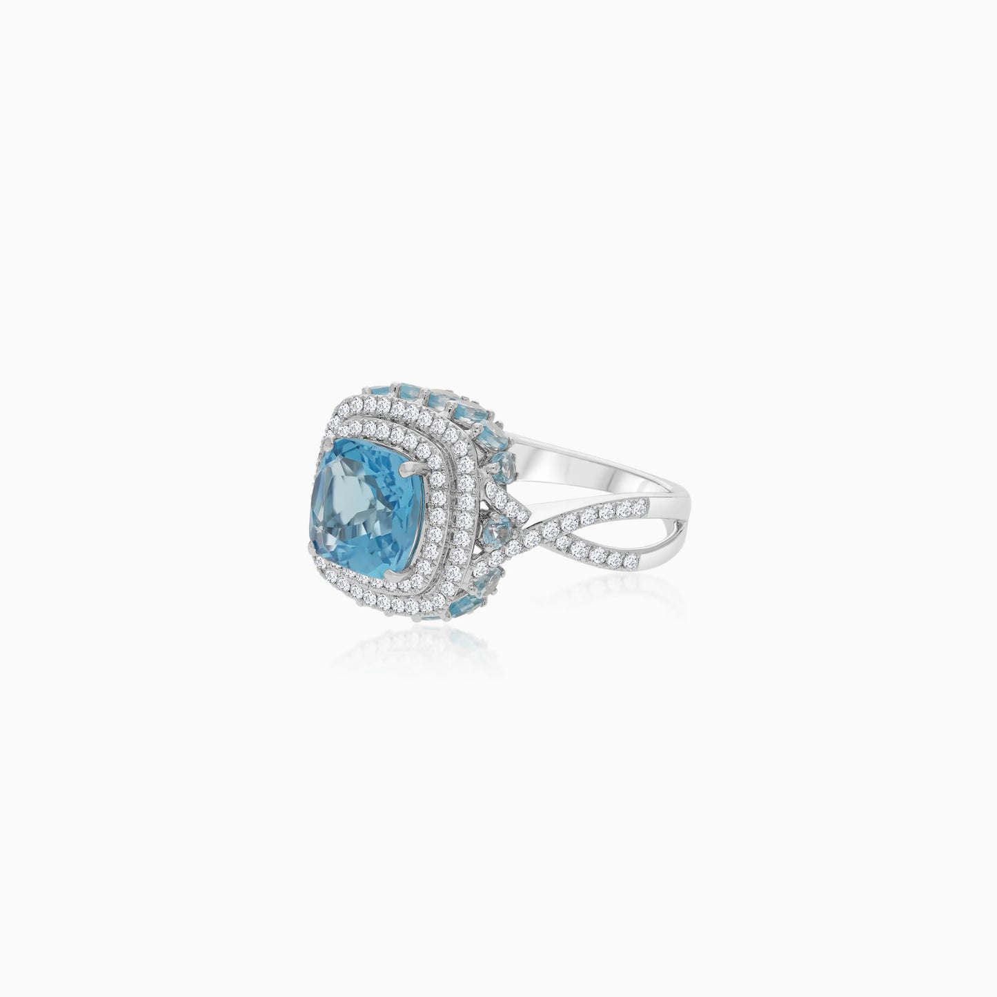 18K White Gold Ring featuring a stunning Natural Diamond and Blue Topaz stones