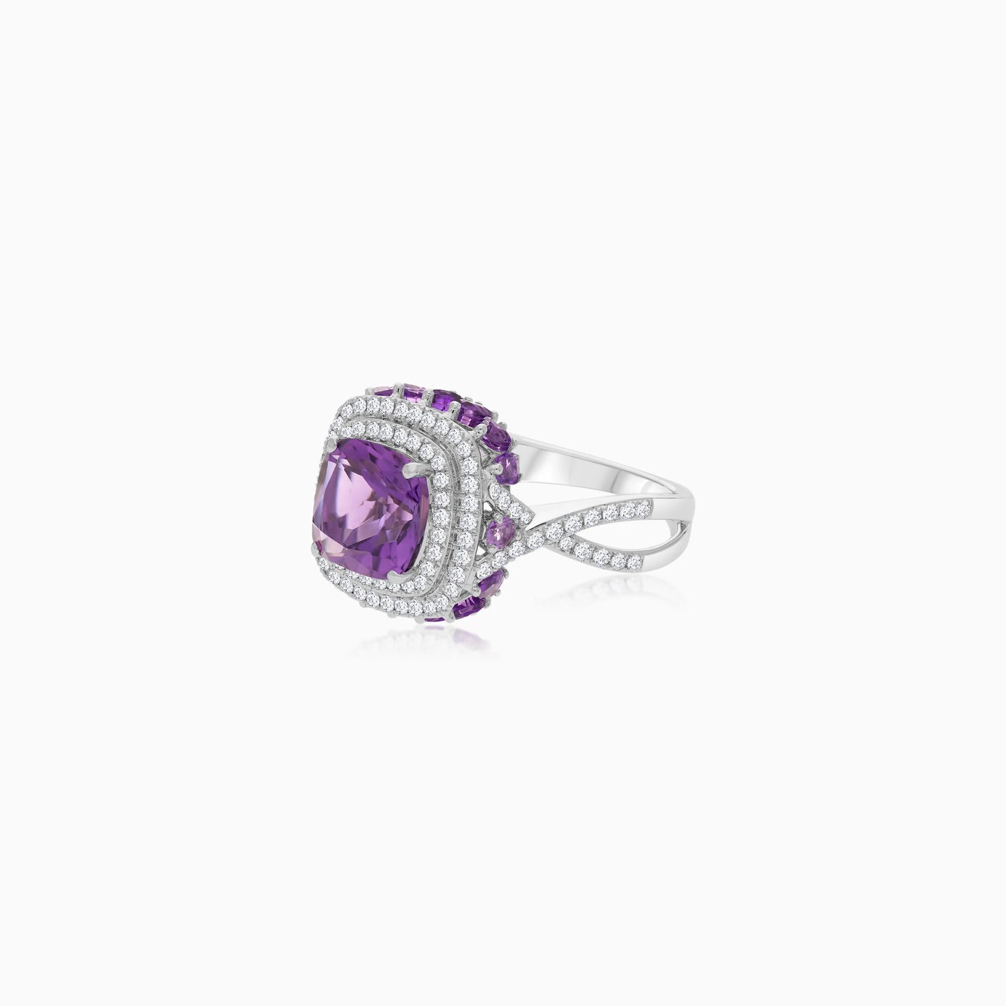 18K White Gold Ring featuring a stunning Natural Diamond and amethyst