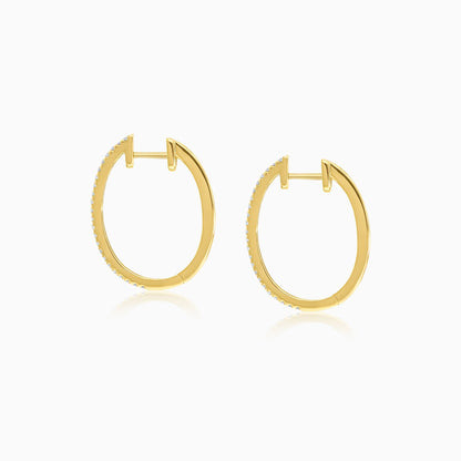 Elegant 18K Yellow Gold pair of earrings decorated with natural Diamond Round Shape Hoops
