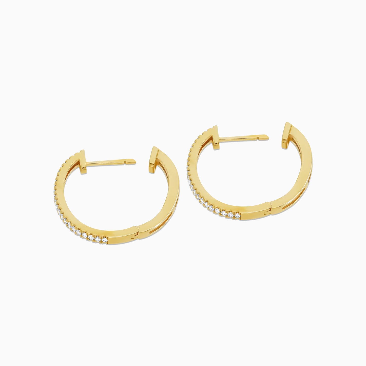 Elegant 18K Yellow Gold pair of earrings decorated with natural Diamond Round Shape Hoops