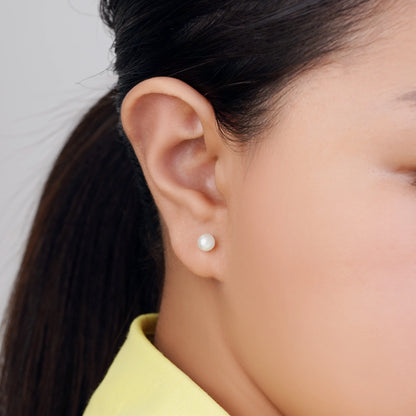 18K YELLOW GOLD PAIR OF EARRINGS WITH SINGLE PEARL