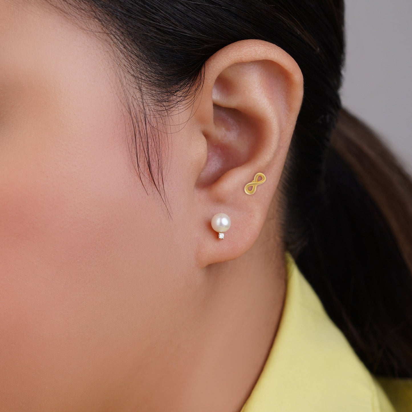 18K Yellow Gold Infinity Stud Piercing