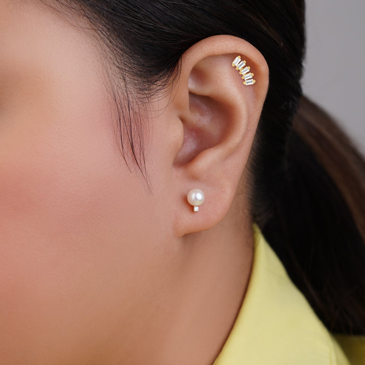 18K Yellow Gold Stud Piercing with Sparkling Zircon stones