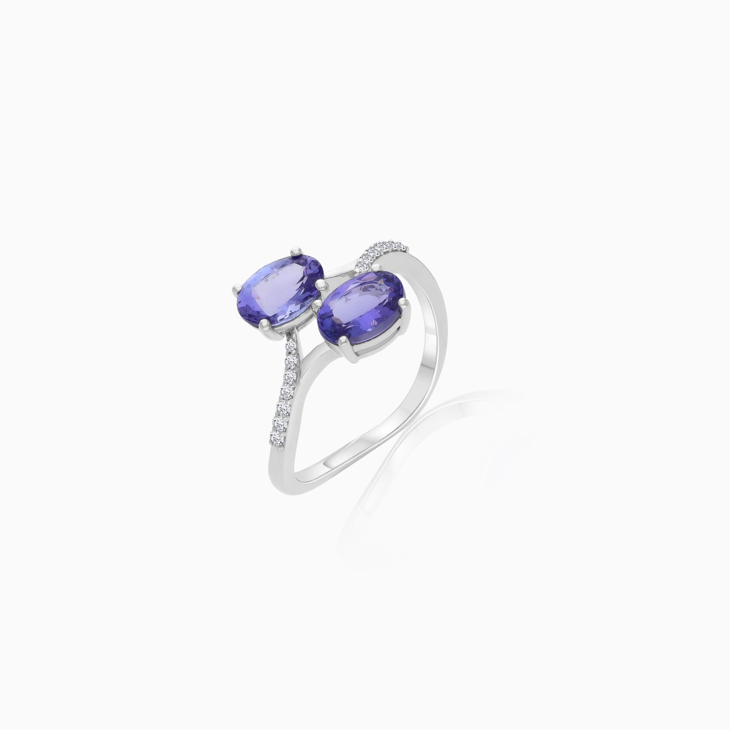 18K White Gold Natural Tanzanite & Diamonds Ring