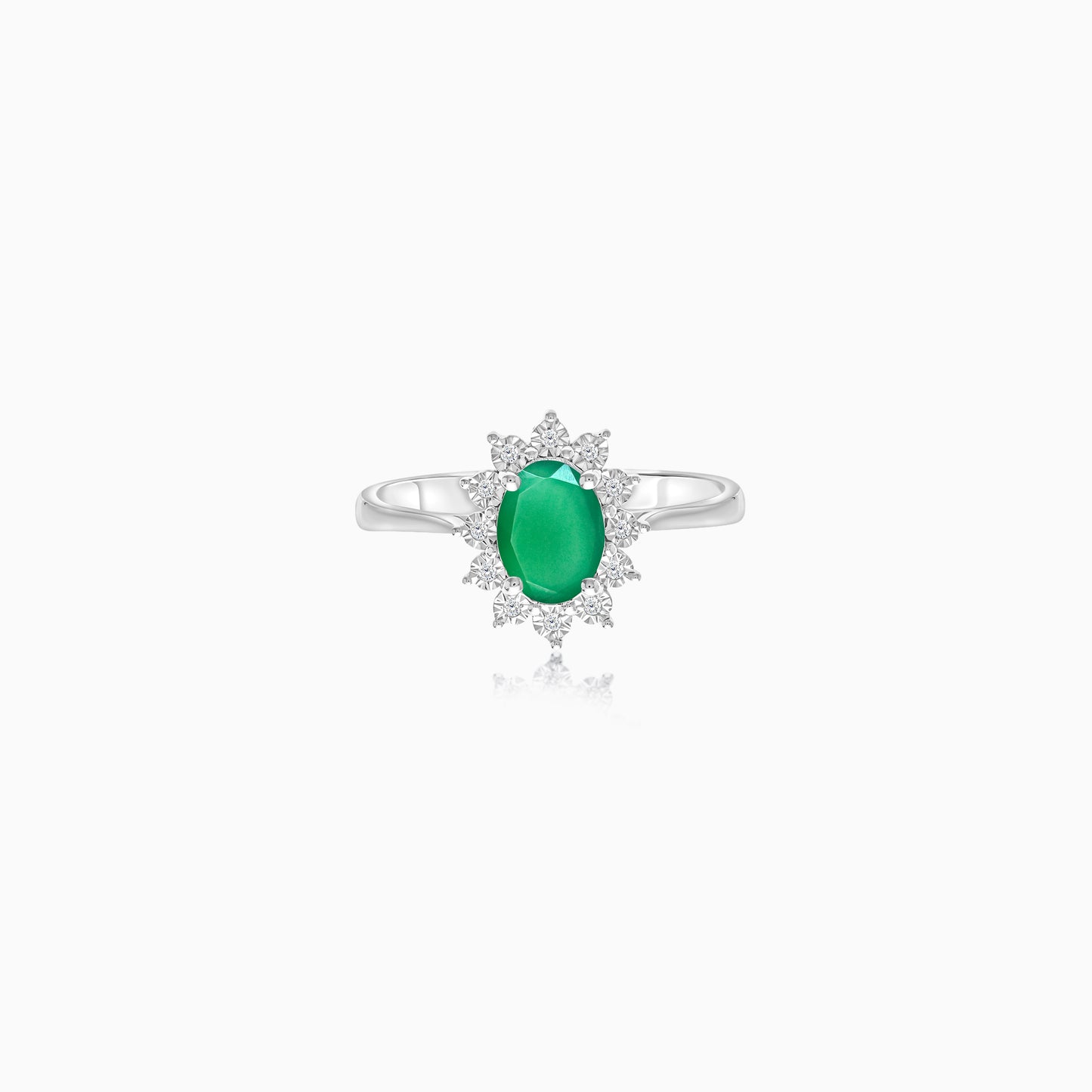 18K White Gold Ring Oval Emerald and Diamonds - Diana Collection