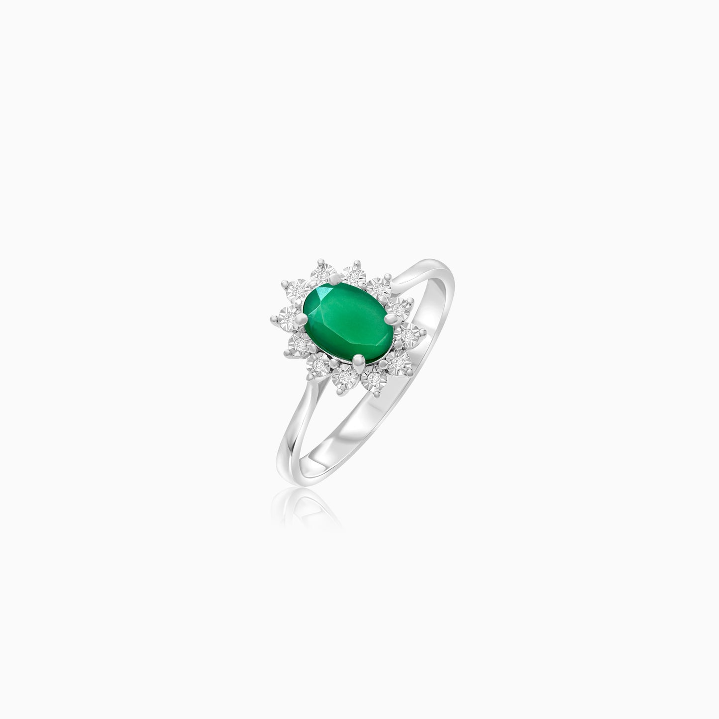 18K White Gold Ring Oval Emerald and Diamonds - Diana Collection
