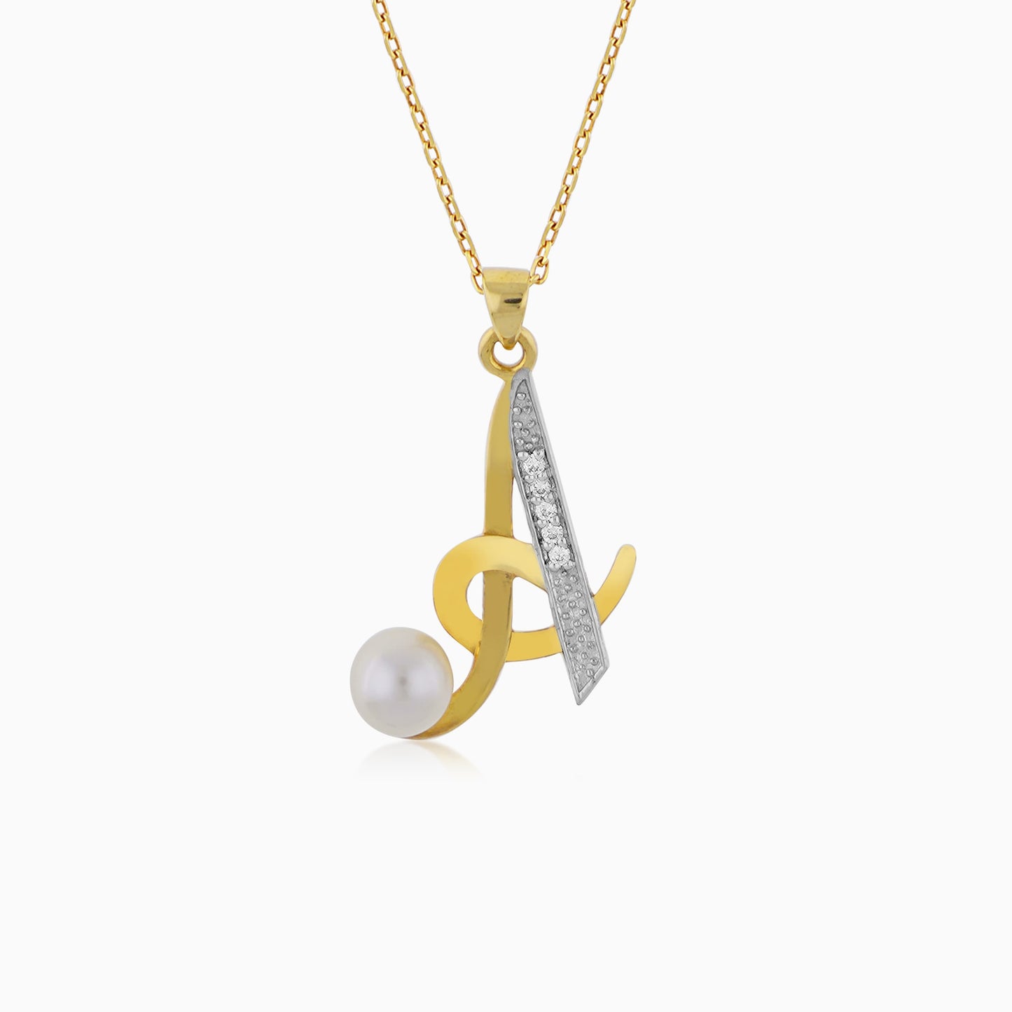 قلادة من الذهب الأصفر عيار 18 قيراطًا على شكل حرف "A" مرصعة بالألماس الطبيعي واللؤلؤ
