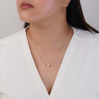 18K Yellow Gold Necklace with a Single Pearl | Danah Collection