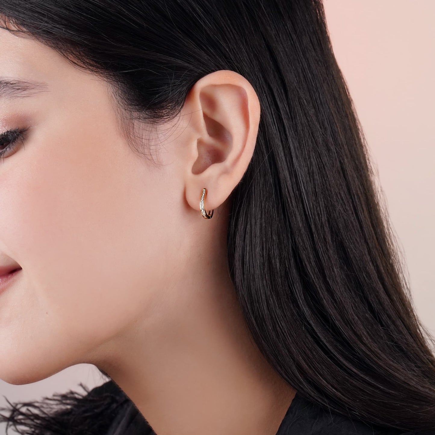 18K Yellow Gold Pair of earrings with natural Diamond U Shape Hoops