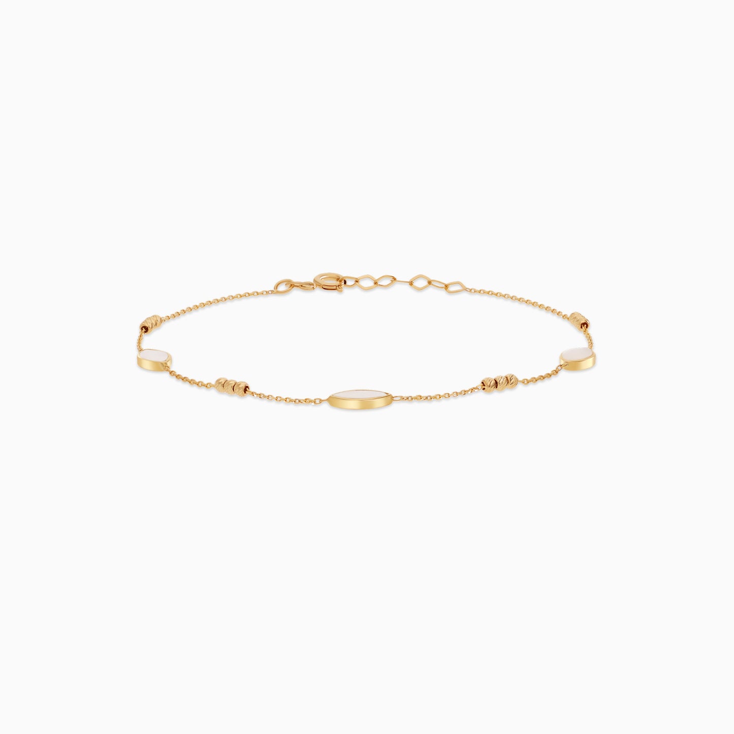 Mother of Pearl Oval Bracelet in 18K Yellow Gold – Eclat Collection