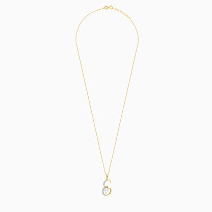 قلادة من الذهب الأصفر عيار 18 قيراطًا على شكل حرف "e" مرصعة بالألماس الطبيعي واللؤلؤ