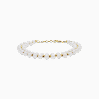 سوار من الذهب الأصفر عيار 18 قيراطًا مزين بصفين من اللؤلؤ من مجموعة دانة