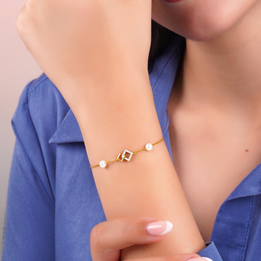 18K Yellow Gold Bracelet with Diamonds and White Pearls – Danah Collection