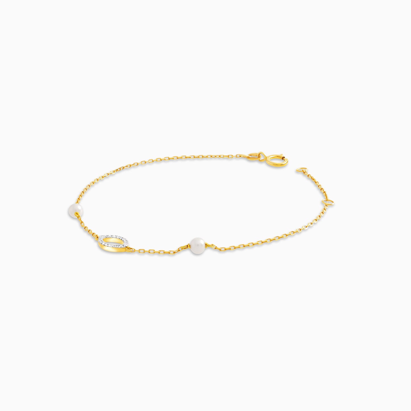 سوار بيضاوي من الذهب الأصفر عيار 18 قيراطًا مرصع بالألماس واللؤلؤ - مجموعة دانا