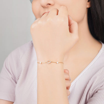 سوار من الذهب الأصفر عيار 18 قيراطًا على شكل لوزة مرصع بالألماس واللؤلؤ الأبيض - مجموعة دانا