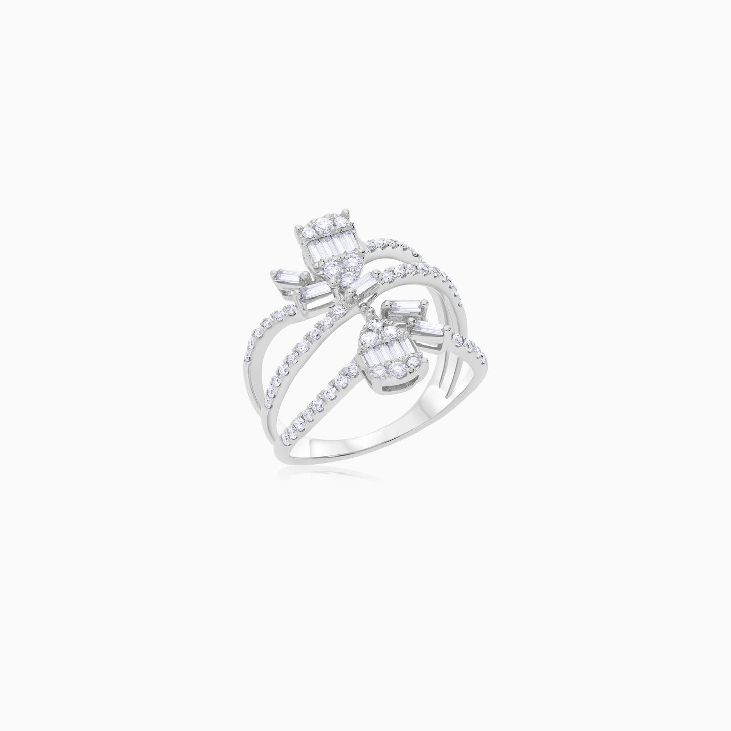 18K White Gold Ring Decorated With Natural Diamond Stones
