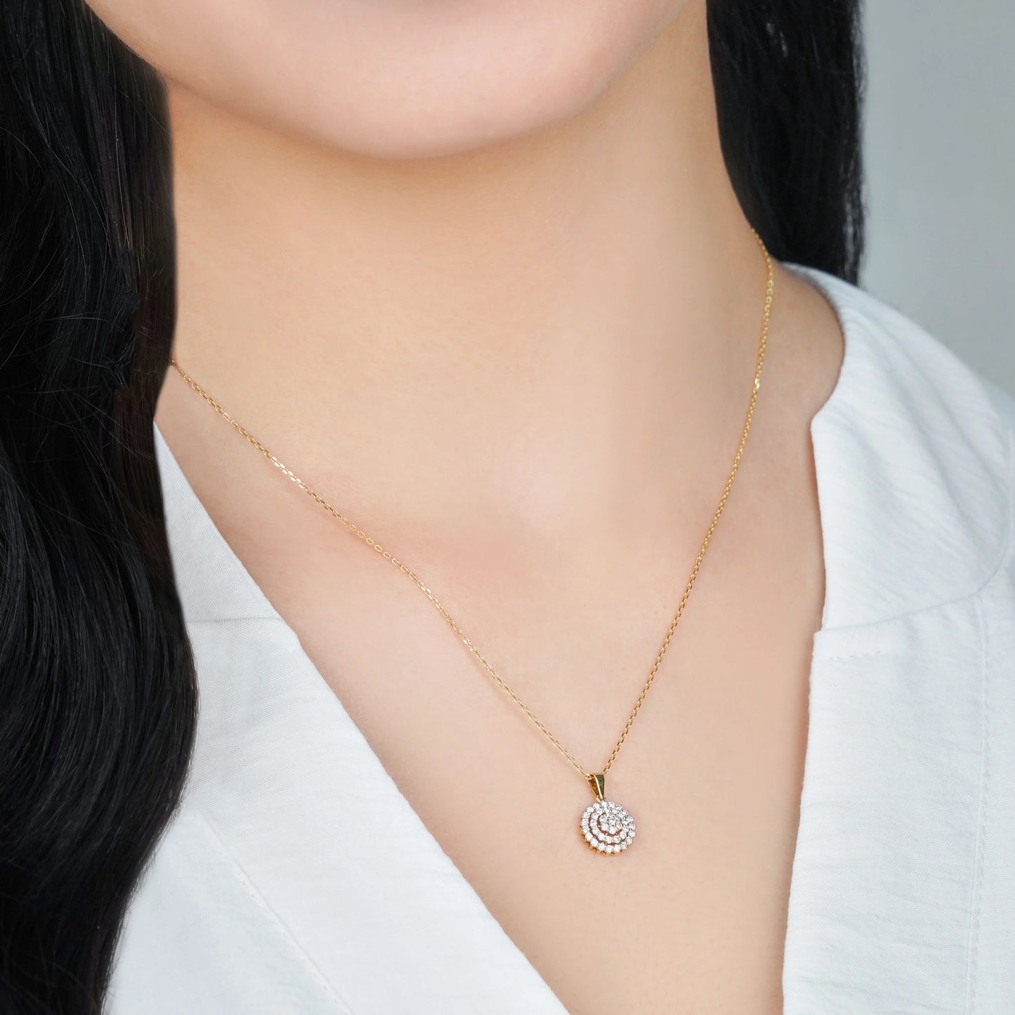 18K Yellow Gold Necklace Adorned with Natural Diamonds from the Scala Collection