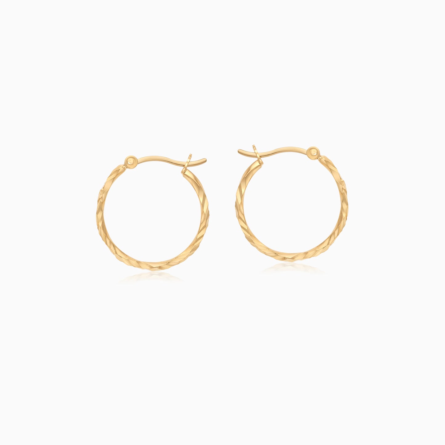 Circle Shaped Hoop Earring in 18K Gold