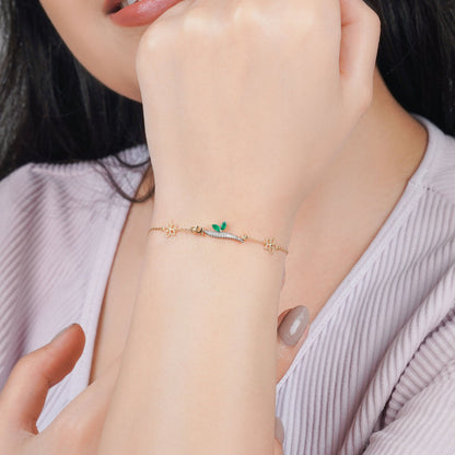 18K Yellow Gold ‘Alif’ Bracelet with Natural Diamonds & Green Agate | Horoufi Diamond Collection