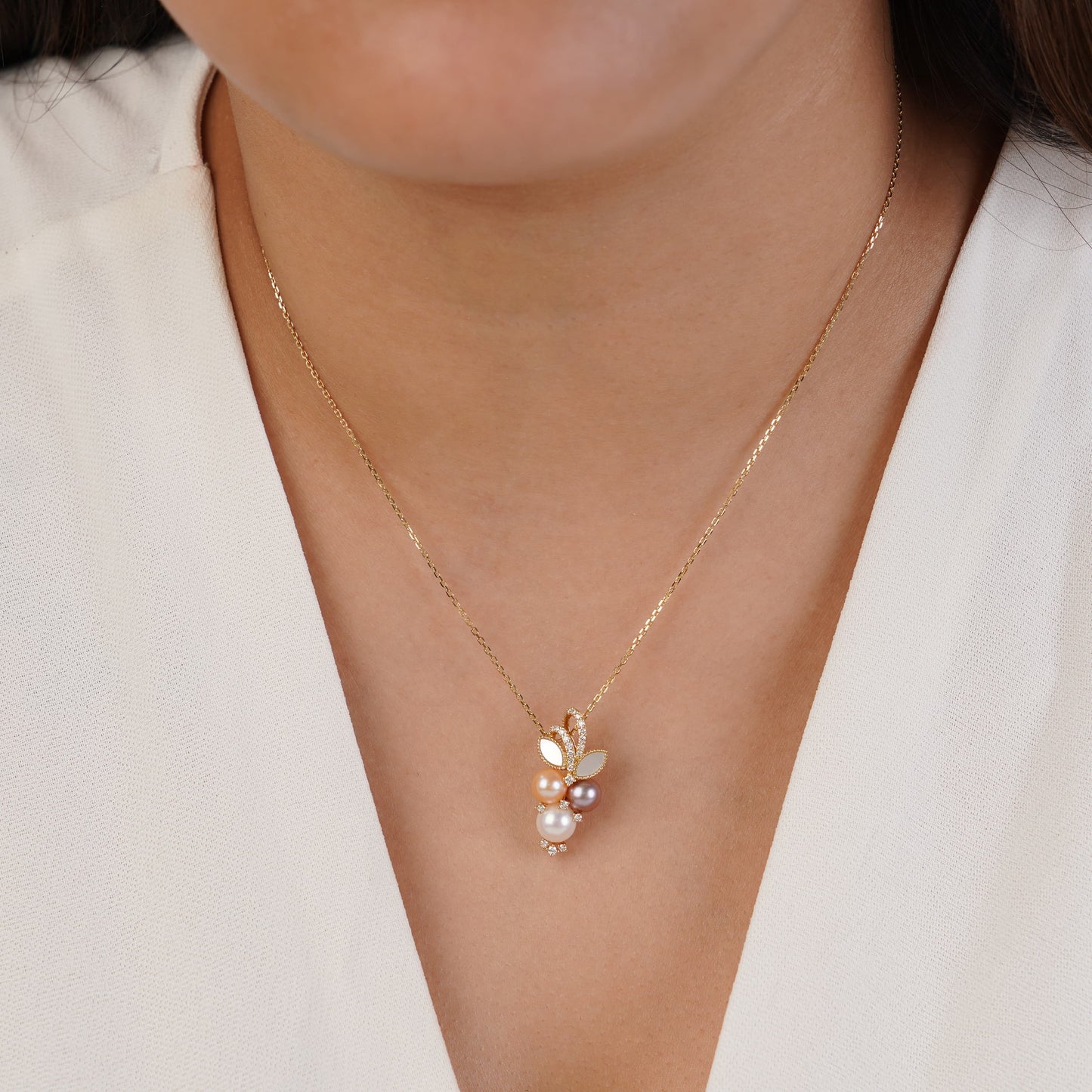18K Yellow Gold Necklace with Natural Diamonds, Pearls and Mother of Pearl