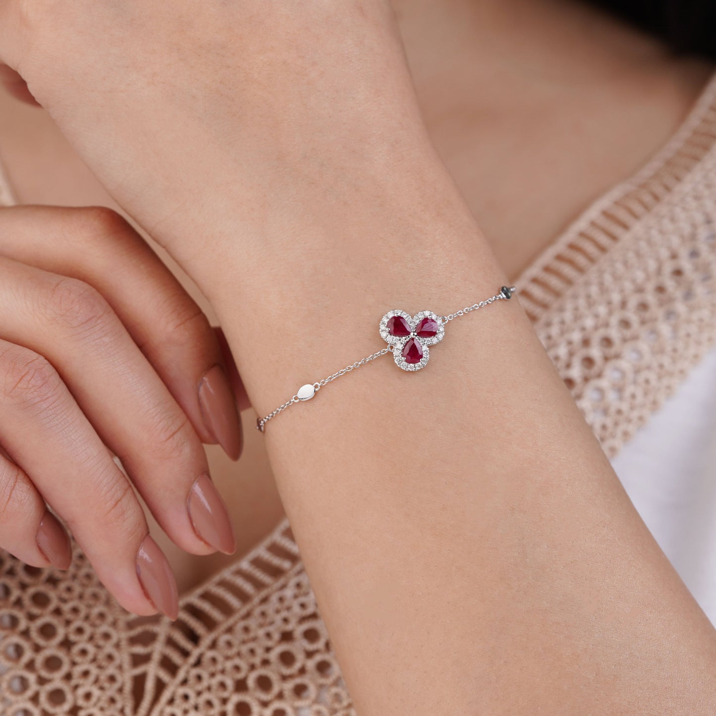 18k White Gold Bracelet with Diamonds and Ruby Stones