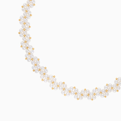 قلادة من الذهب الأصفر عيار 18 قيراطًا مرصعة باللؤلؤ من مجموعة دانا