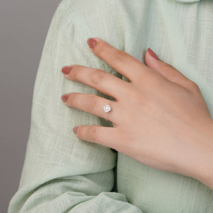 18K White Gold Ring with Fish Thread Band & Natural Diamonds – Floats Collection