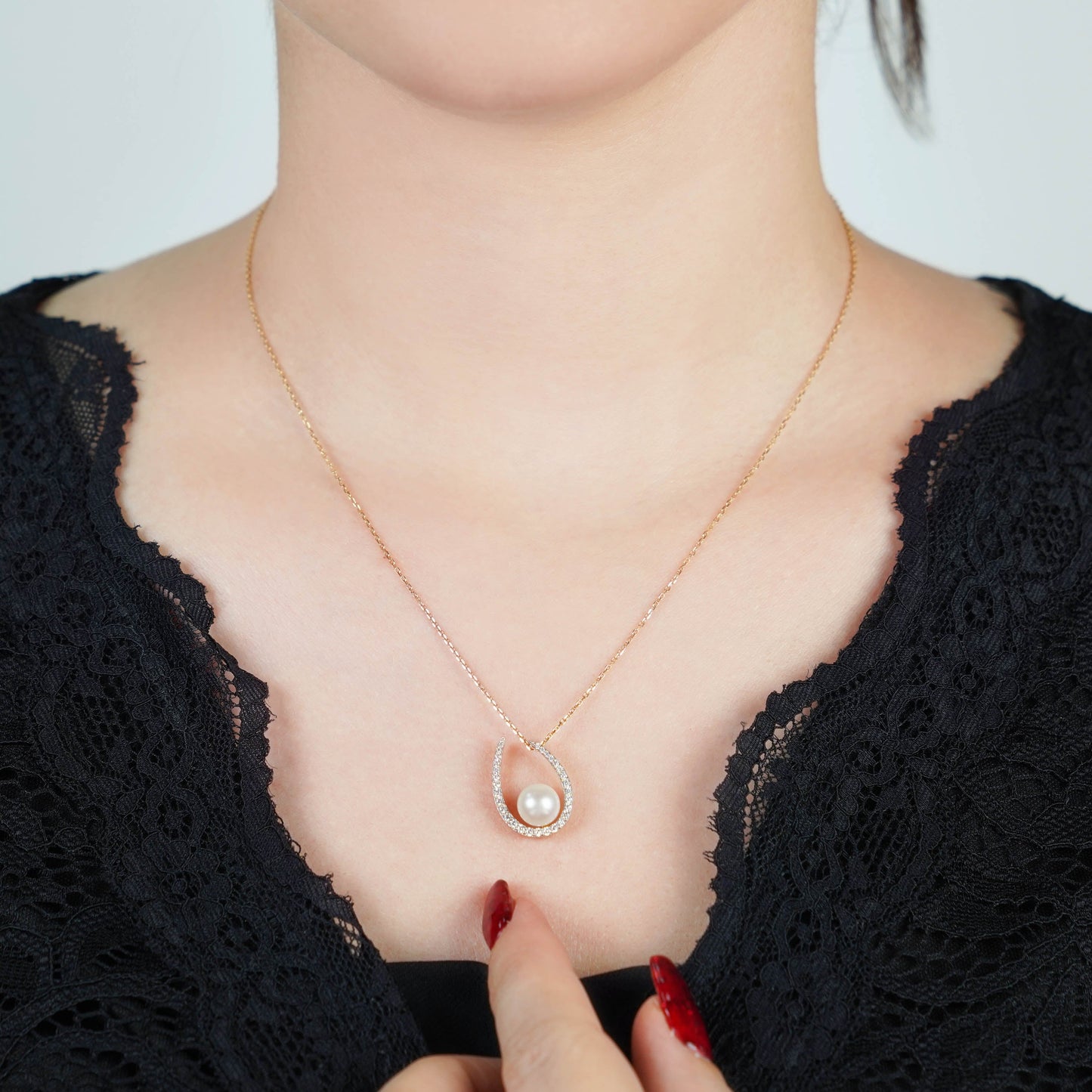 18K Yellow Gold Necklace adorned with Pearls and Sparkling Zircon Stones from the Danah Collection