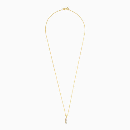 قلادة من الذهب الأصفر عيار 18 قيراطًا تتميز بأربع لآلئ مرصعة بأحجار الزركون