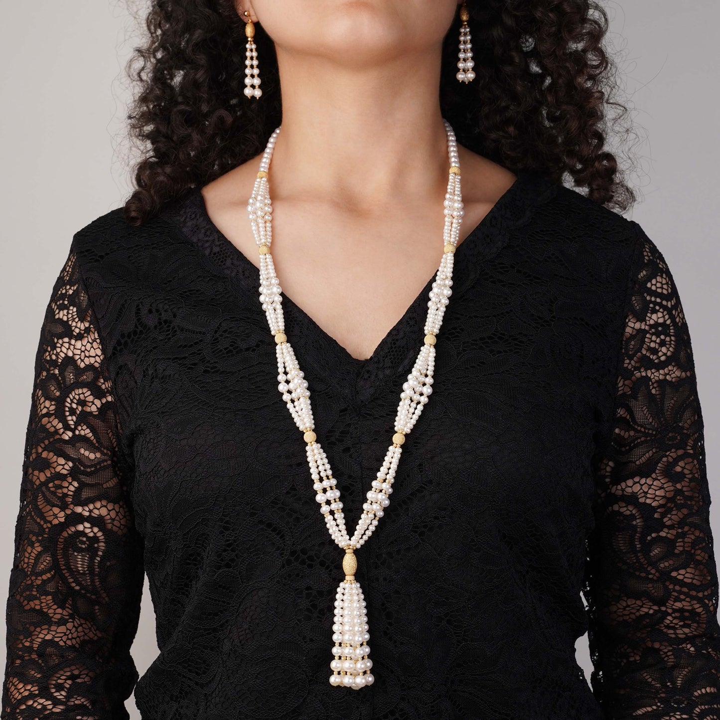 18K YELLOW GOLD LONG NECKLACE OVAL AND ROUND SHAPES DECORATED WITH MULTIPLE SIZES OF PEARLS