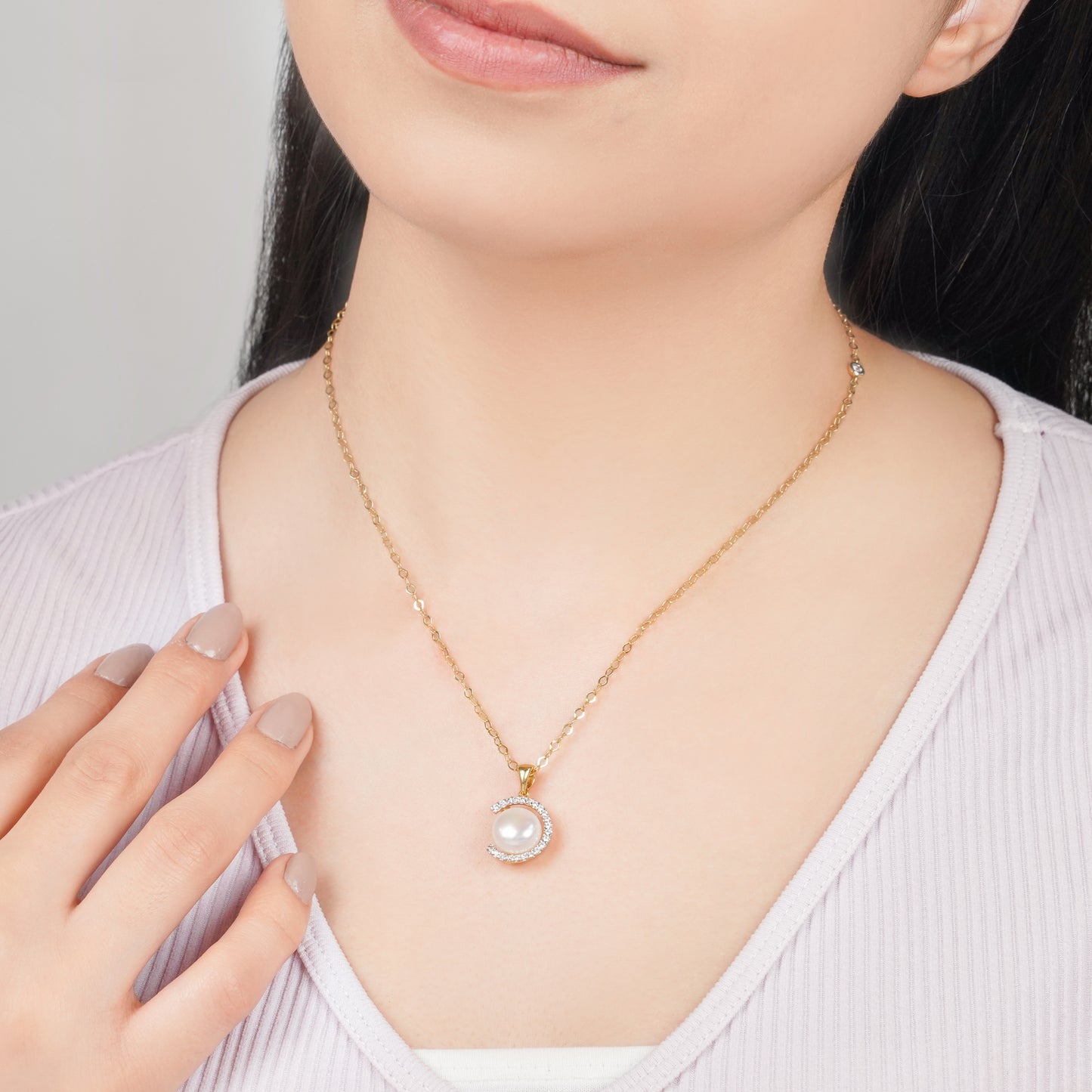 18k yellow gold necklace decorated with single pearl and zircon stones | Danah