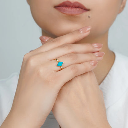 18k yellow gold ring decorated with turquoise enamel color and natural diamonds