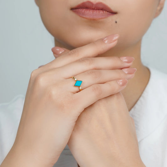 18k yellow gold ring decorated with turquoise enamel color and natural diamonds