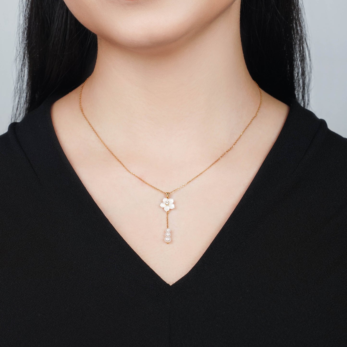 Worood 18K Gold Mother of Pearl Flower Pearl Necklace