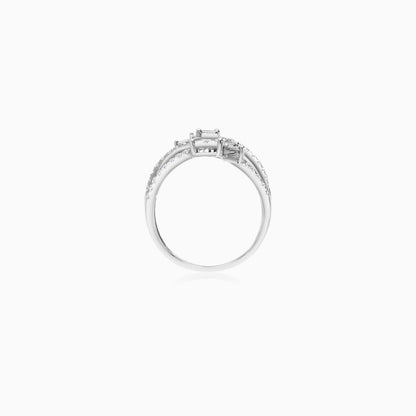 18K White Gold Ring Decorated With Natural Diamond Stones