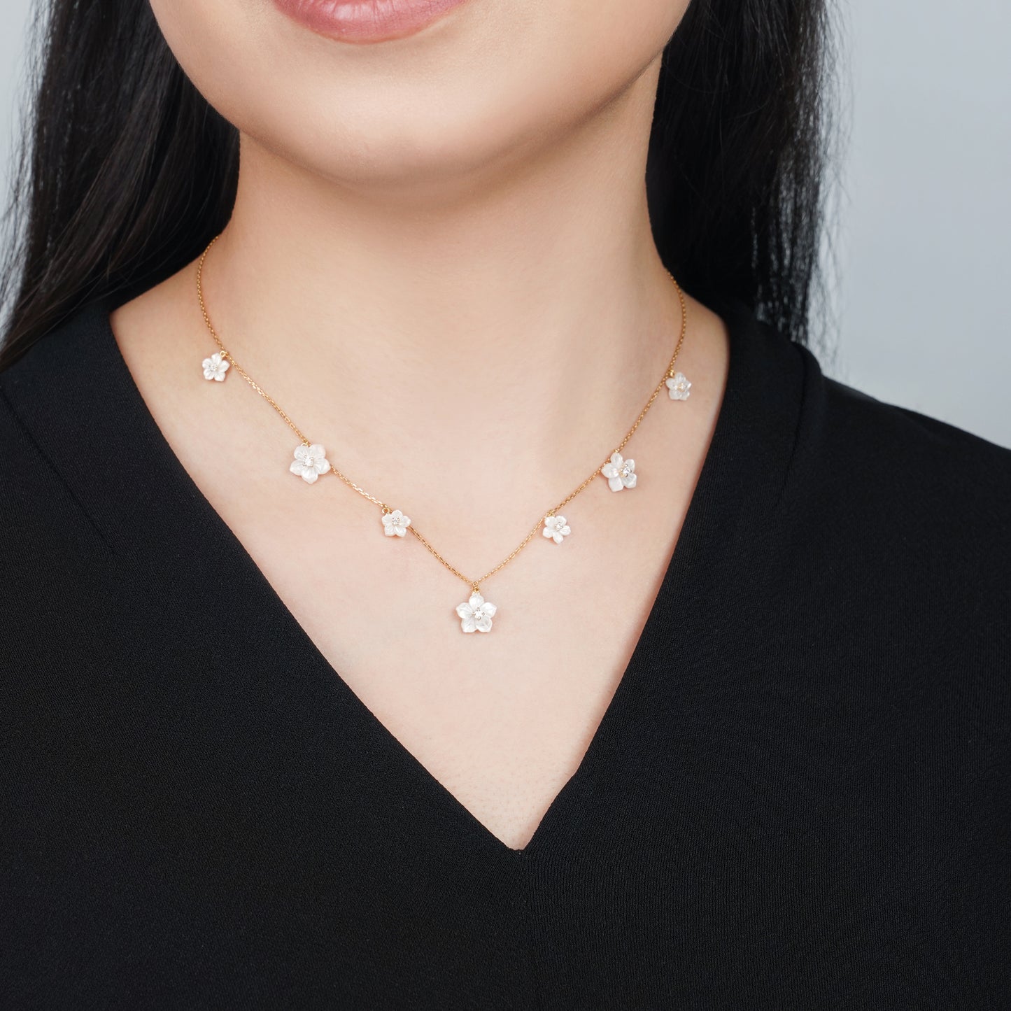 18K Gold Necklace Mother of Pearl Flower Design & Zircon Stones