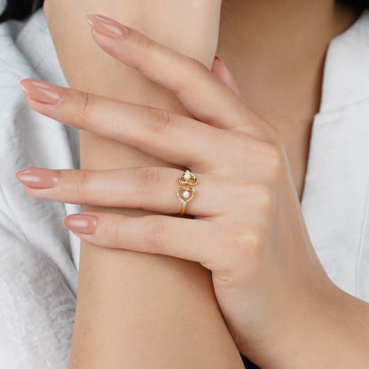 18K Yellow Gold Ring with Heart-Shaped Design Adorned with Natural Diamonds and Pearls