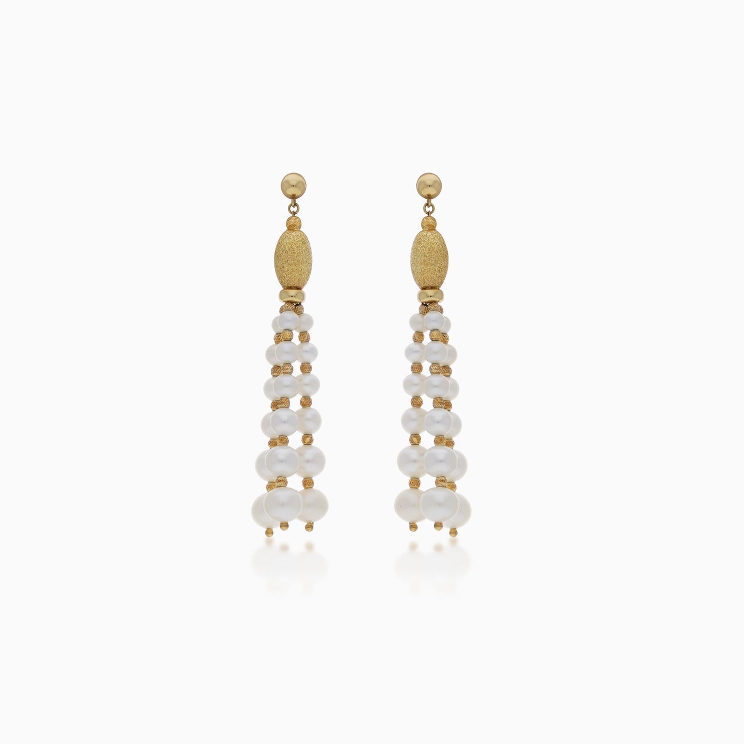 قرط من الذهب الأصفر عيار 18 قيراطًا مزين باللؤلؤ المتدلي