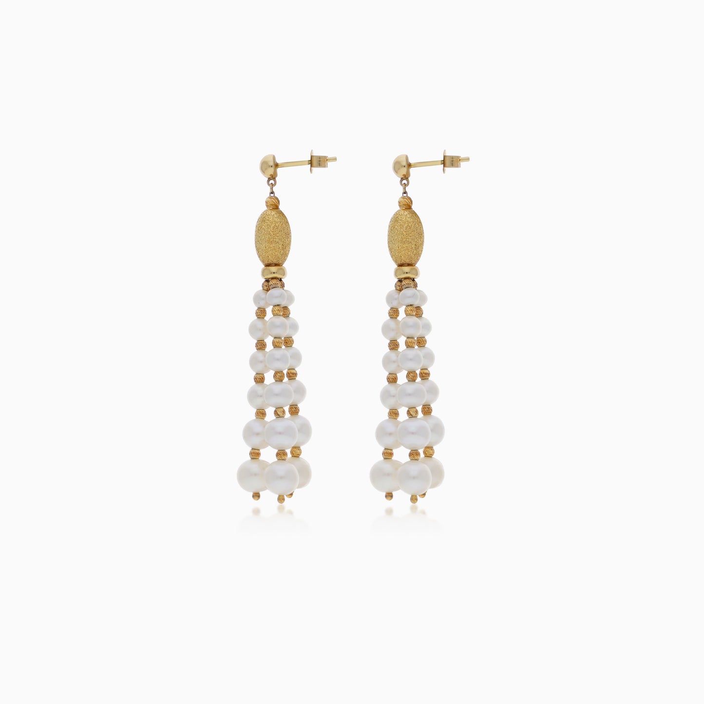 قرط من الذهب الأصفر عيار 18 قيراطًا مزين باللؤلؤ المتدلي