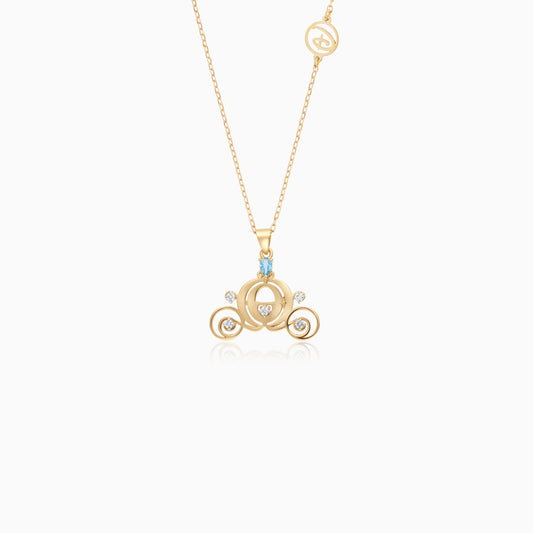 قلادة ديزني برينسيس سندريلا - مصنوعة من الذهب الأصفر عيار 18 قيراطًا على شكل عربة يقطينة مرصعة بالألماس الطبيعي والتوباز الأزرق