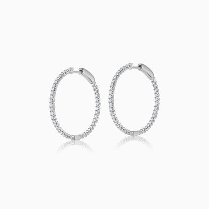 أقراط أنيقة من الذهب الأبيض عيار 18 قيراطًا مرصعة بألماس طبيعي دائري الشكل