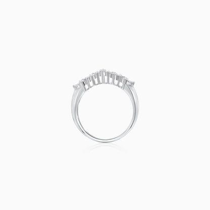 18k white gold ring decorated with natural diamonds stones