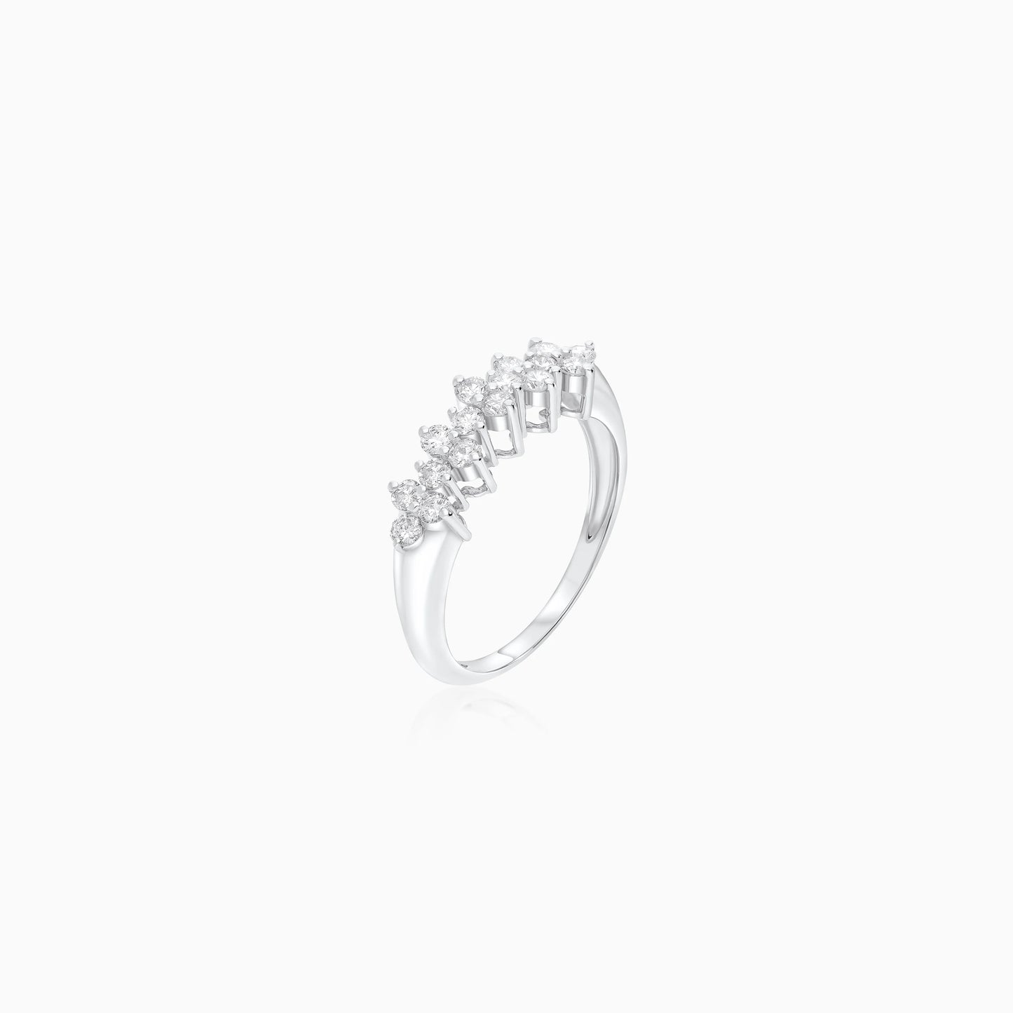 18k white gold ring decorated with natural diamonds stones