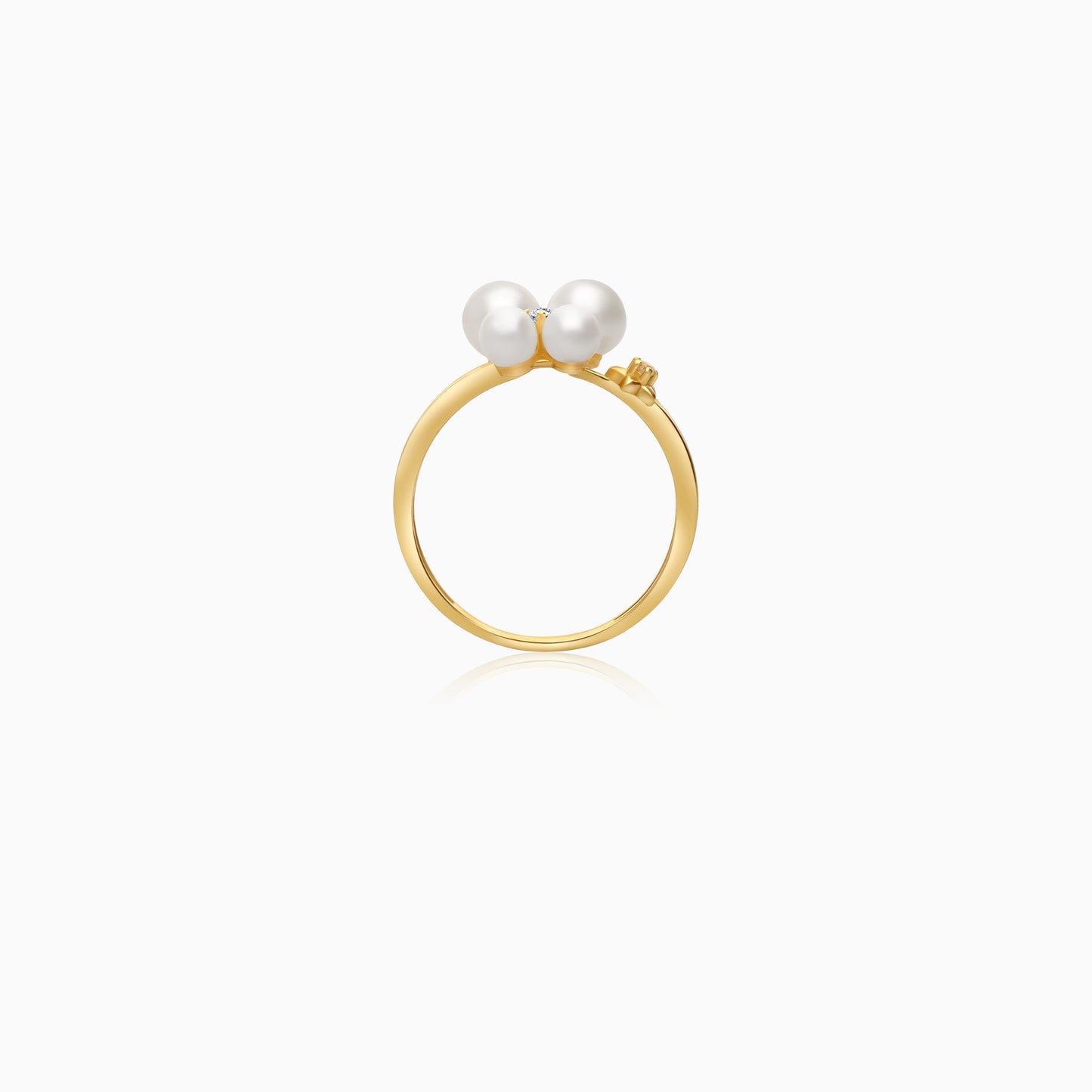 18k yellow gold ring decorated by zircon stone and pearls