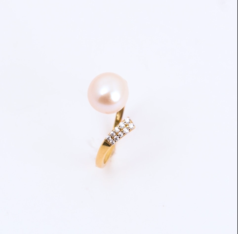 Danah 18k yellow gold open ring decorated with single pearl and zircon stones