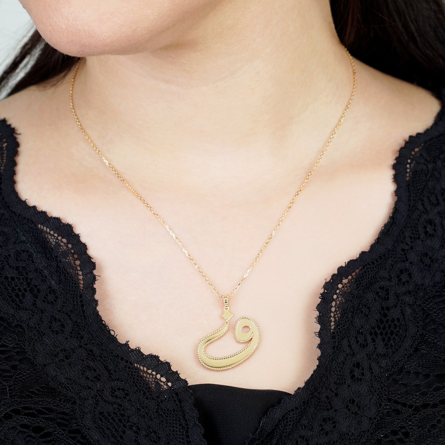 18k Yellow Gold Necklace With Arabic Letter "Faa"