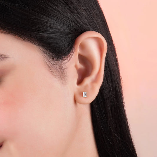 18k white gold pair of earrings from solitaire collection decorated with an emerald cut shape natural diamond