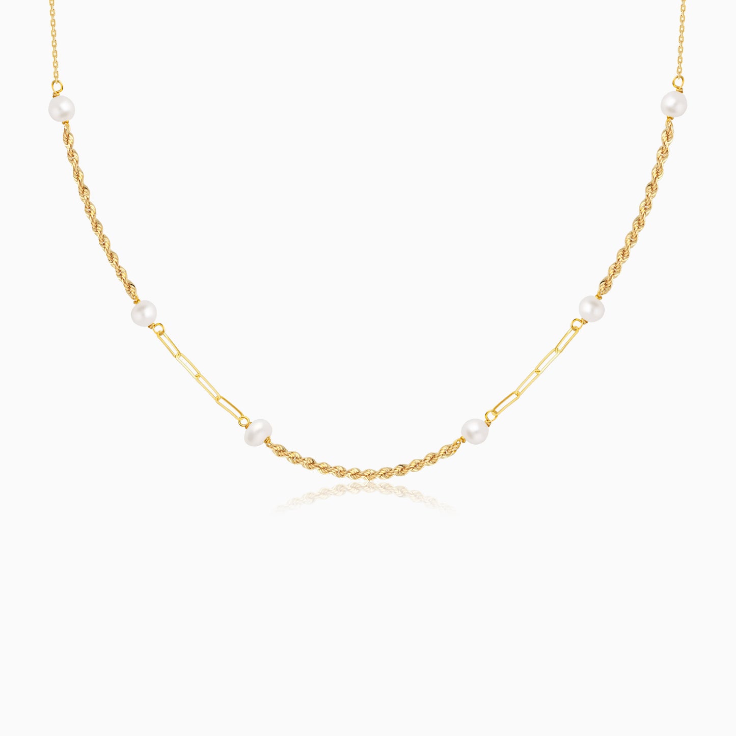 قلادة من الذهب الأصفر عيار 18 قيراطًا بتصميم حبل خفيف ومشابك ورق ولآلئ