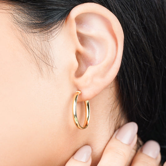 18k yellow gold earrings in round shape