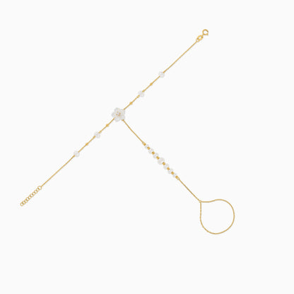 Elegant 18K Yellow Gold Panja Adorned with Pearls